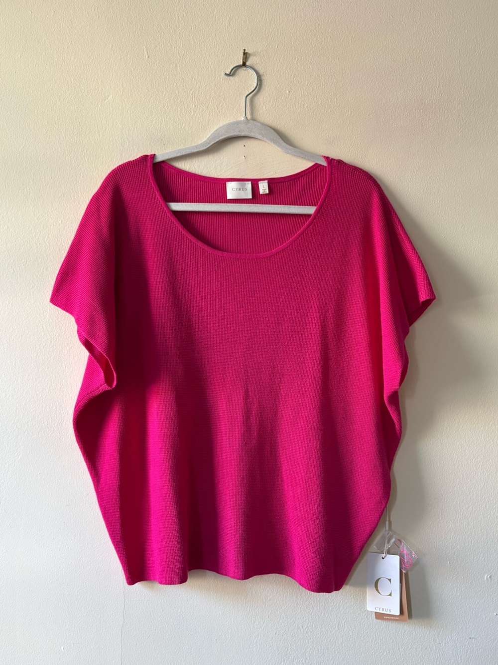 NWT Cyrus Women's Bright Pink Scoop Neck Knit Top